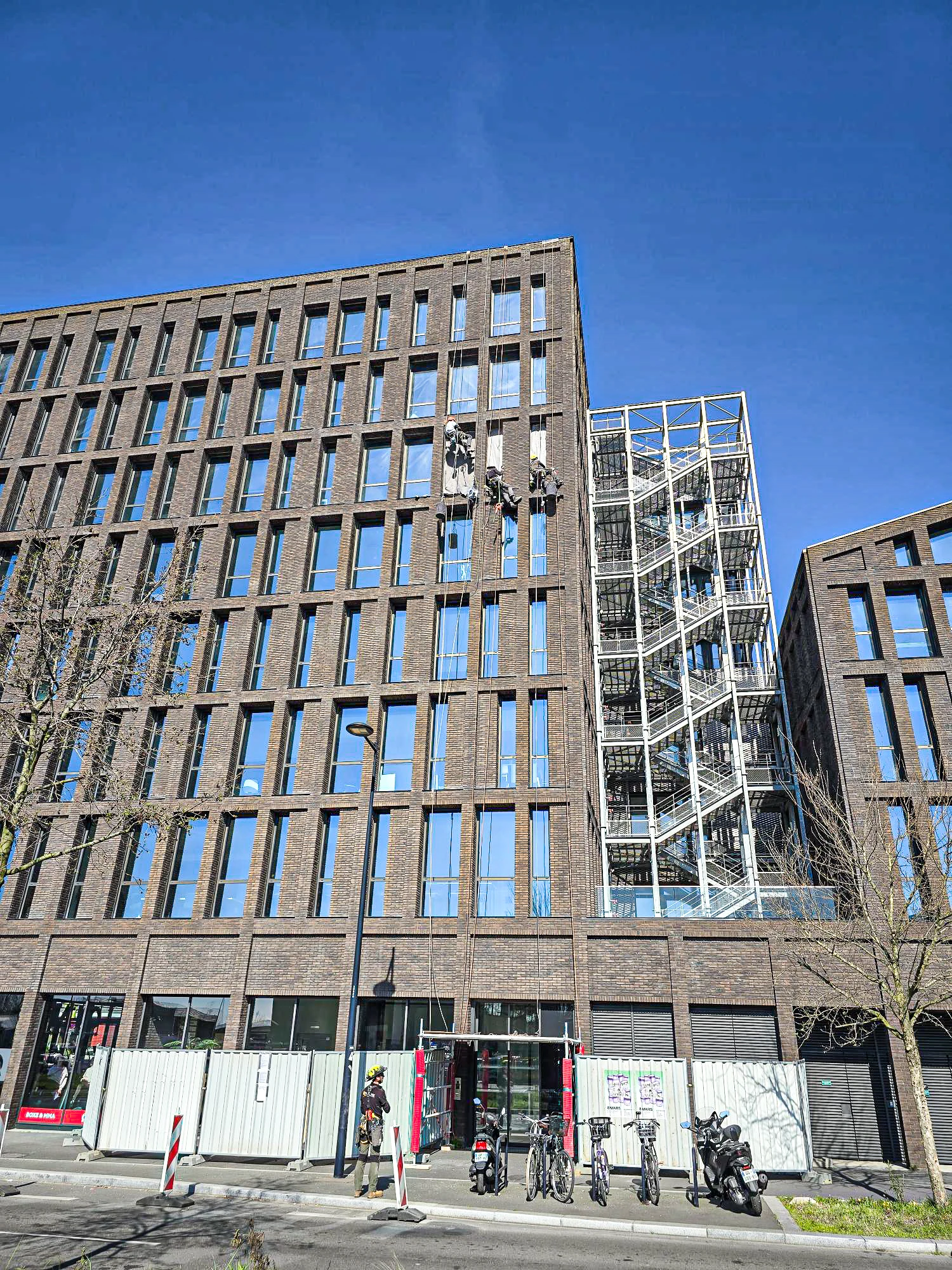 Intervention de cordistes MS Access pour découpe chirurgicale chez DSA AQUITAINE à Bordeaux (bâtiment) – 6